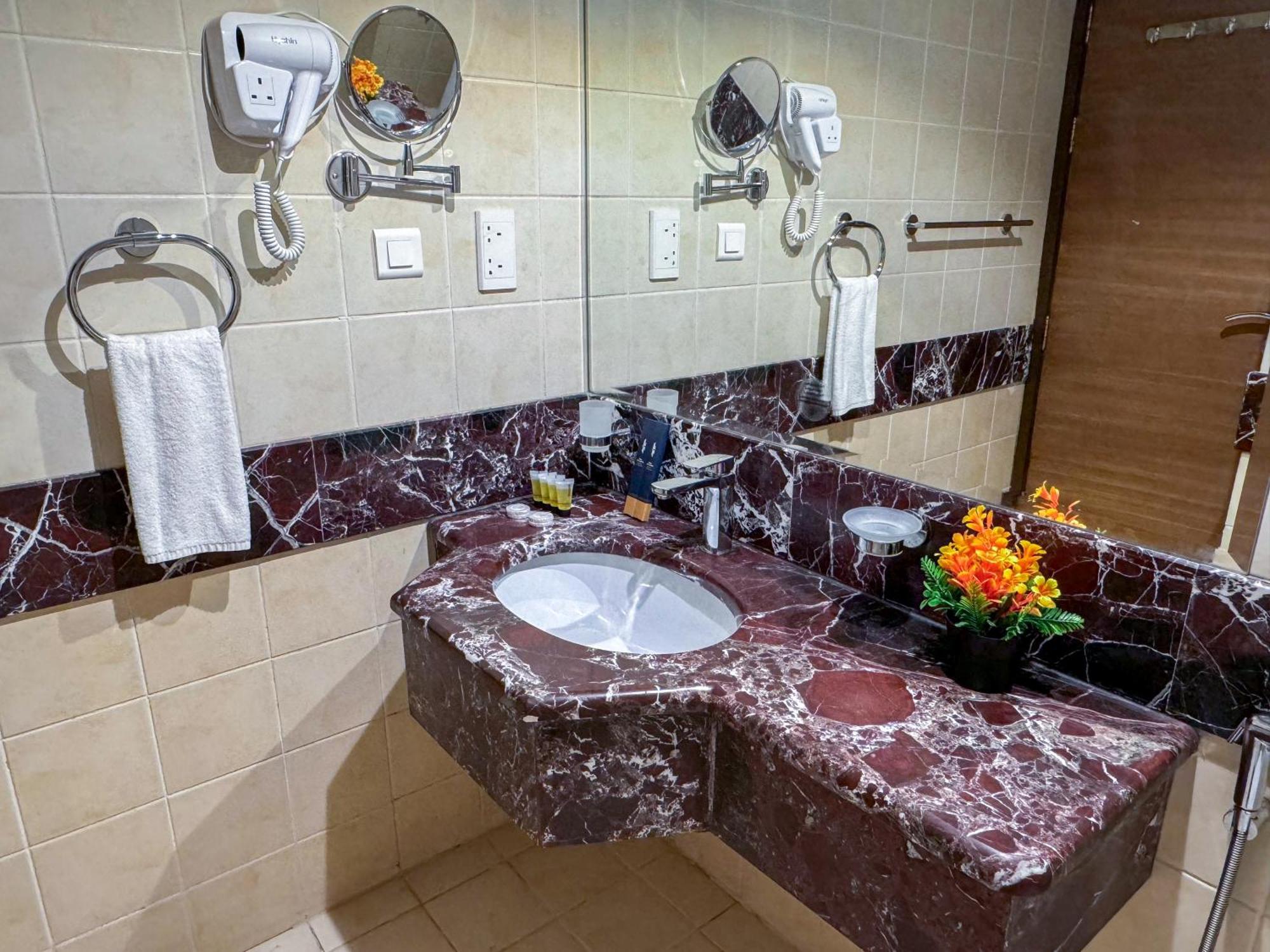 Rabwat Al Safwah Golden Hotel Medina Luaran gambar